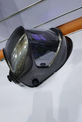 Automatischer Dunkelheitsschweißhelm mit Schweißfackel und leichter Hemisphärischer 4C-Linse