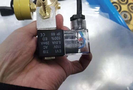 Solenoidventil Aquarien CO2-Gasregulator mit Ausgangsdruck 3500 PSI und Fischbehälter