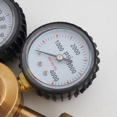 Kundenspezifischer Support ODM Messing Gasreduktor mit 800 PSI Lieferdruck und doppelten Messgeräten