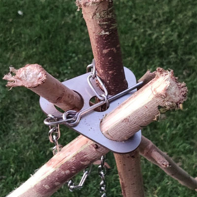 Edelstahl-Picknickstativ Bequem und verstellbar für ein Lagerfeuer im Freien